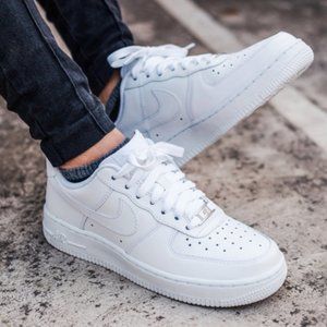 Nike Air Force 1 '07 White Sneakers Size 6M /7.5W